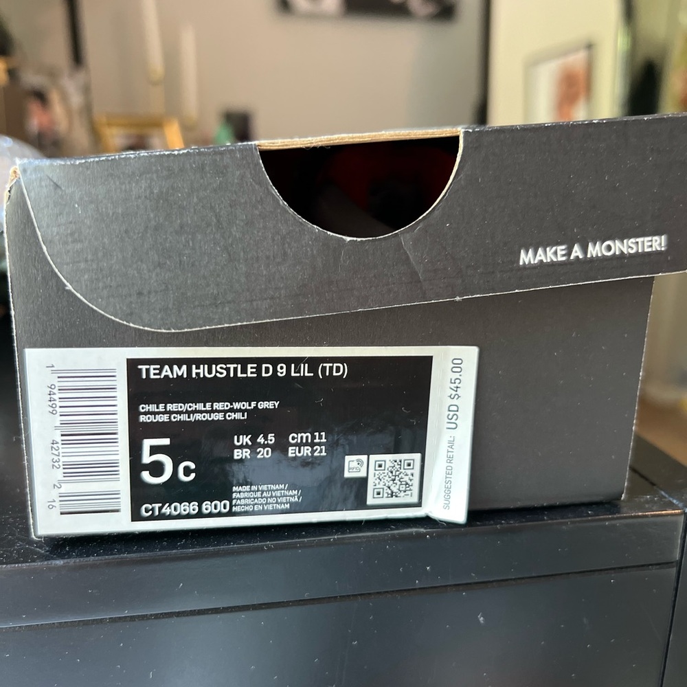 *Limited Edition* Nike Team Hustle toddler sneakers - Picture 9 of 11
